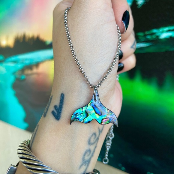 Mermaid abalone jewelry set . Mermaid tail abalone shell earrings + necklace set - Picture 11 of 15